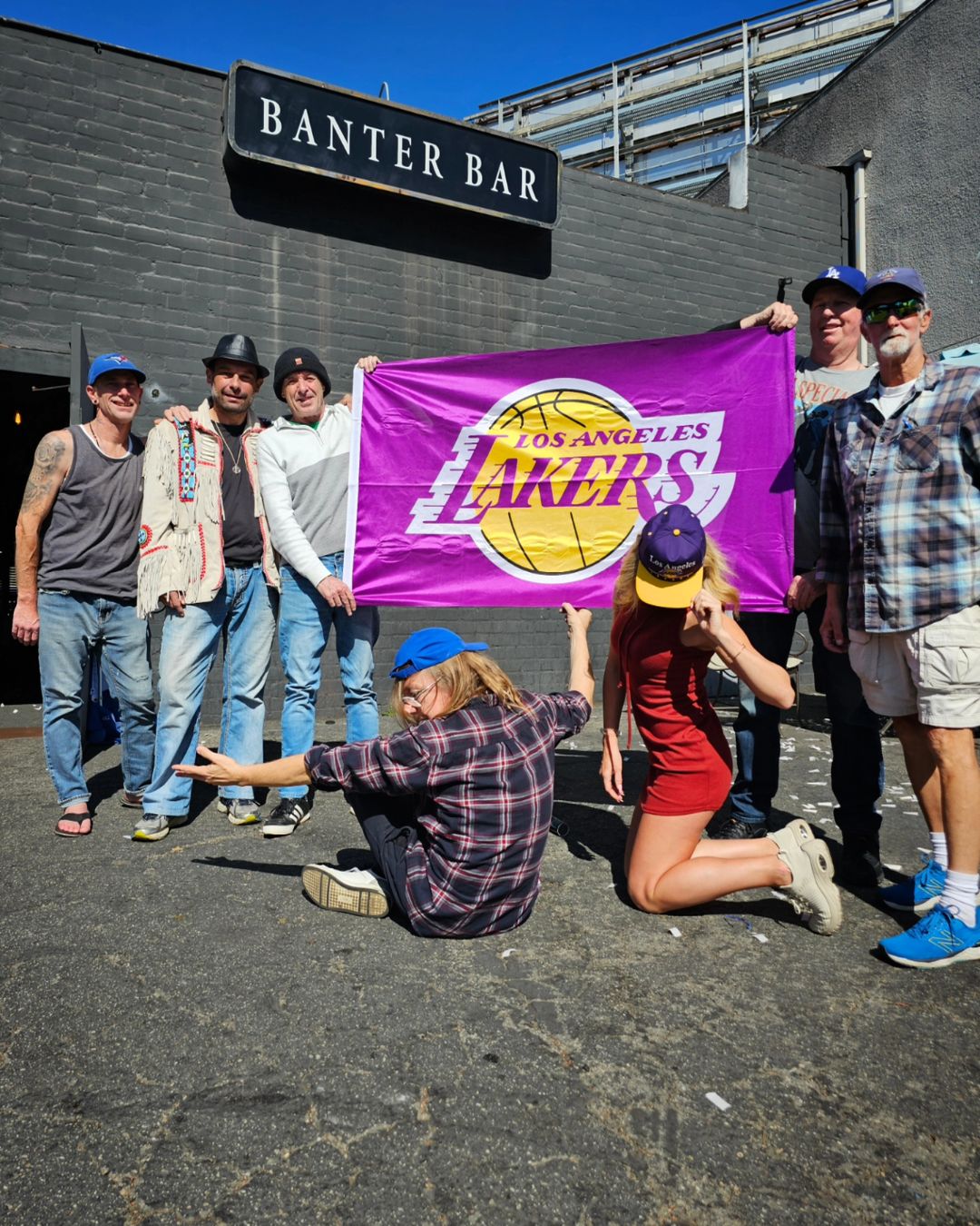 5 Best Bars to Watch Lakers Games in Los Angeles